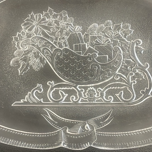 Vintage Mikasa Japan Santa’s Sleigh Frost pattern clear glass serving platter. - Picture 4 of 11